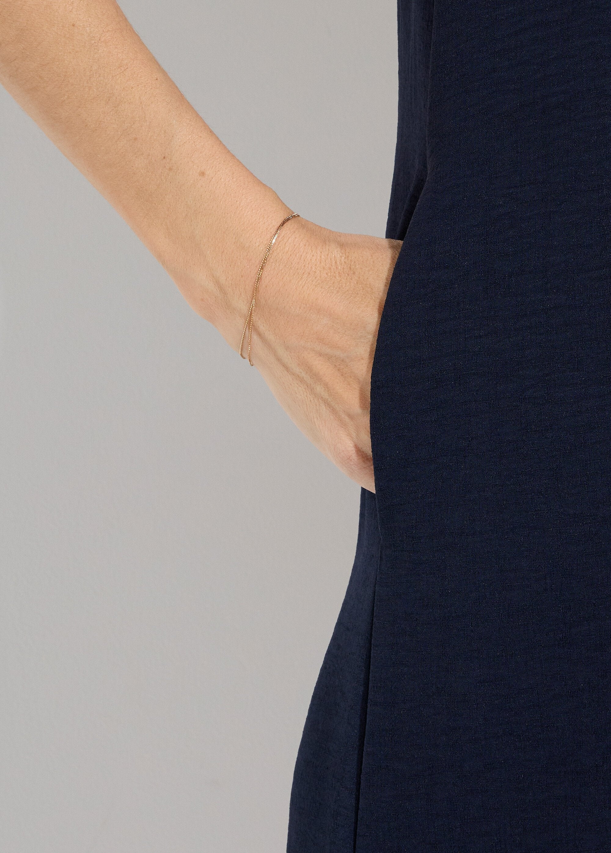 Robe_droite_courte_col_V_festonné_Marine_DE2_slim