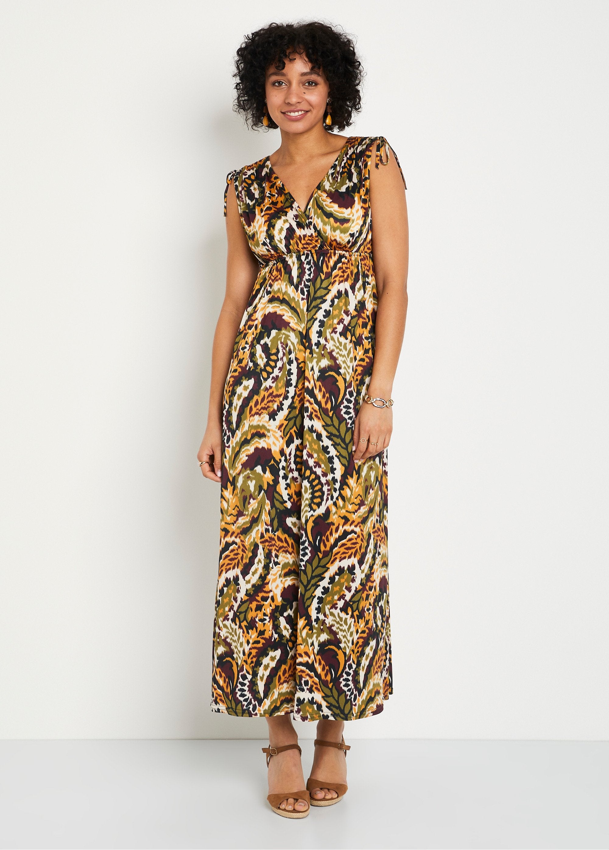 Long_sleeveless_printed_V-neck_dress_Ocher_and_green_FA1_slim