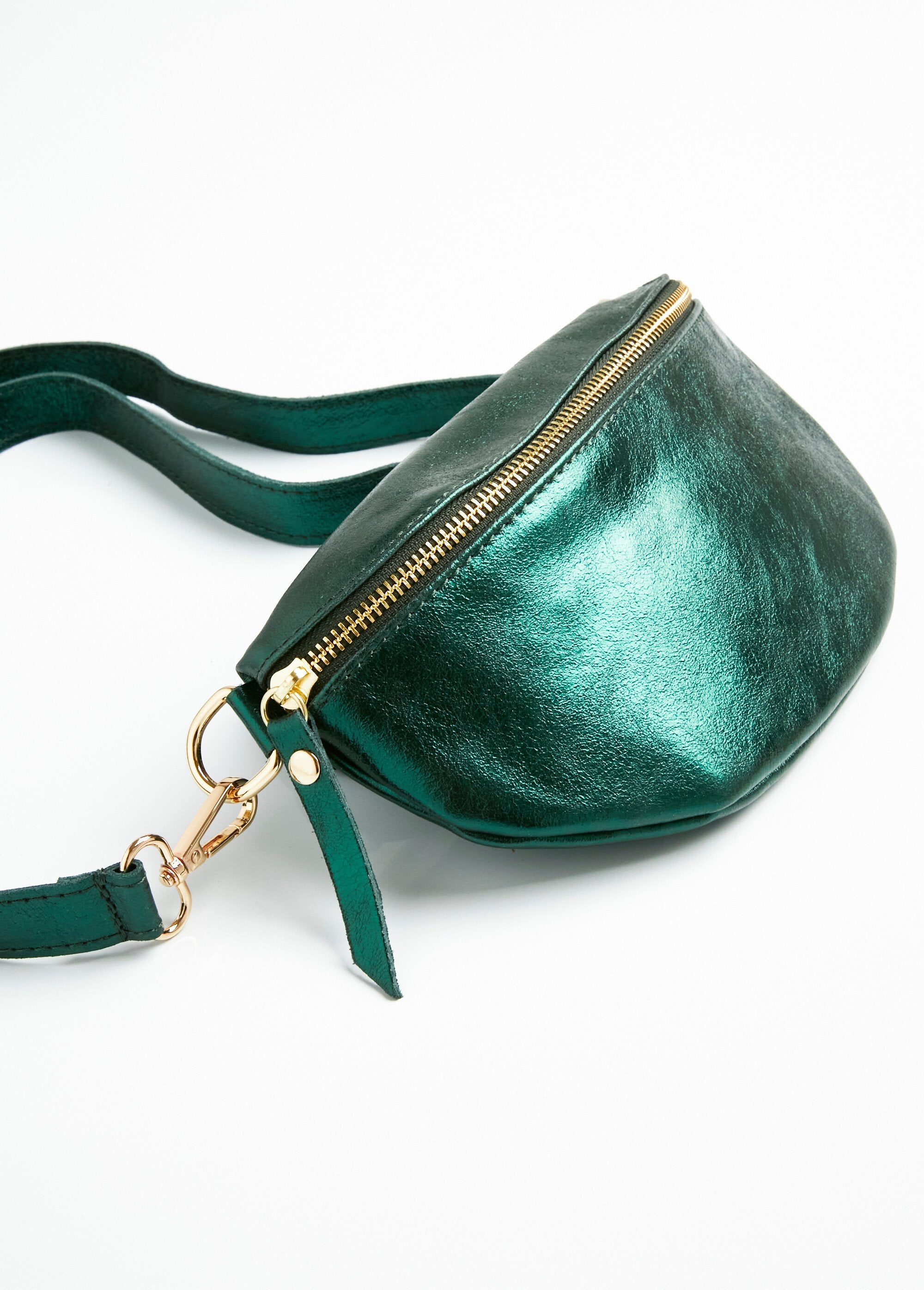 Large_leather_shoulder_bag_Iridescent_green_DE1_slim