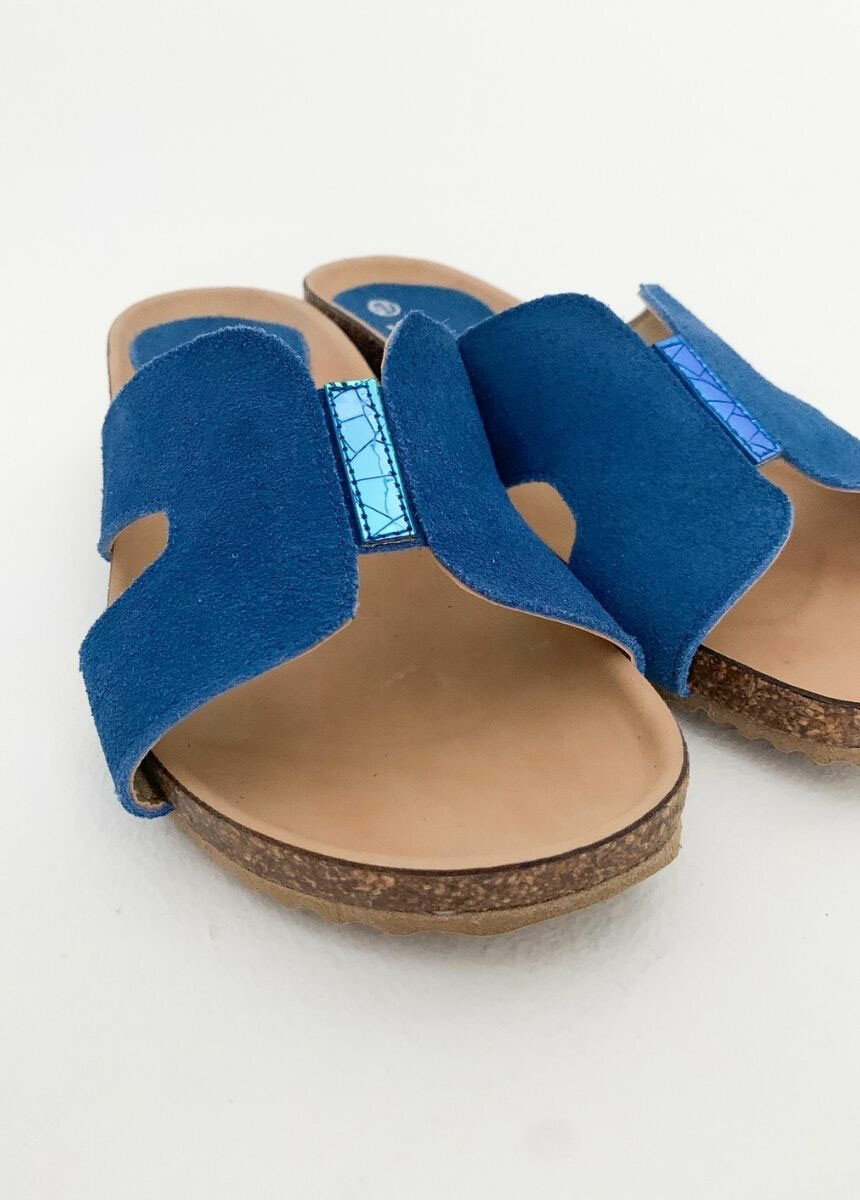 Blue_sandals_with_"tortoiseshell"_detail_on_the_front_Blue_FA1_slim