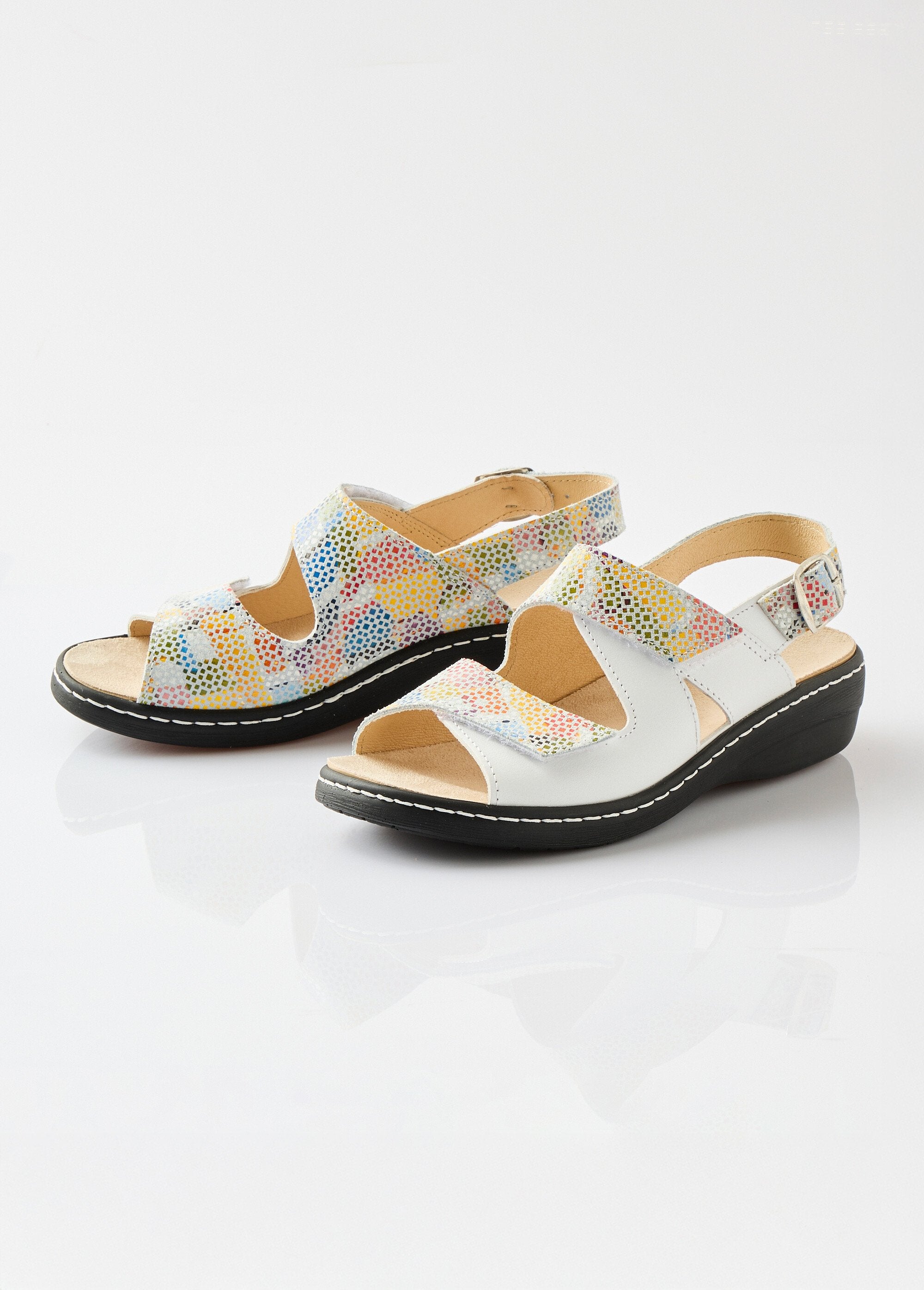 Wide_leather_sandals_Print_and_white_DE1_slim