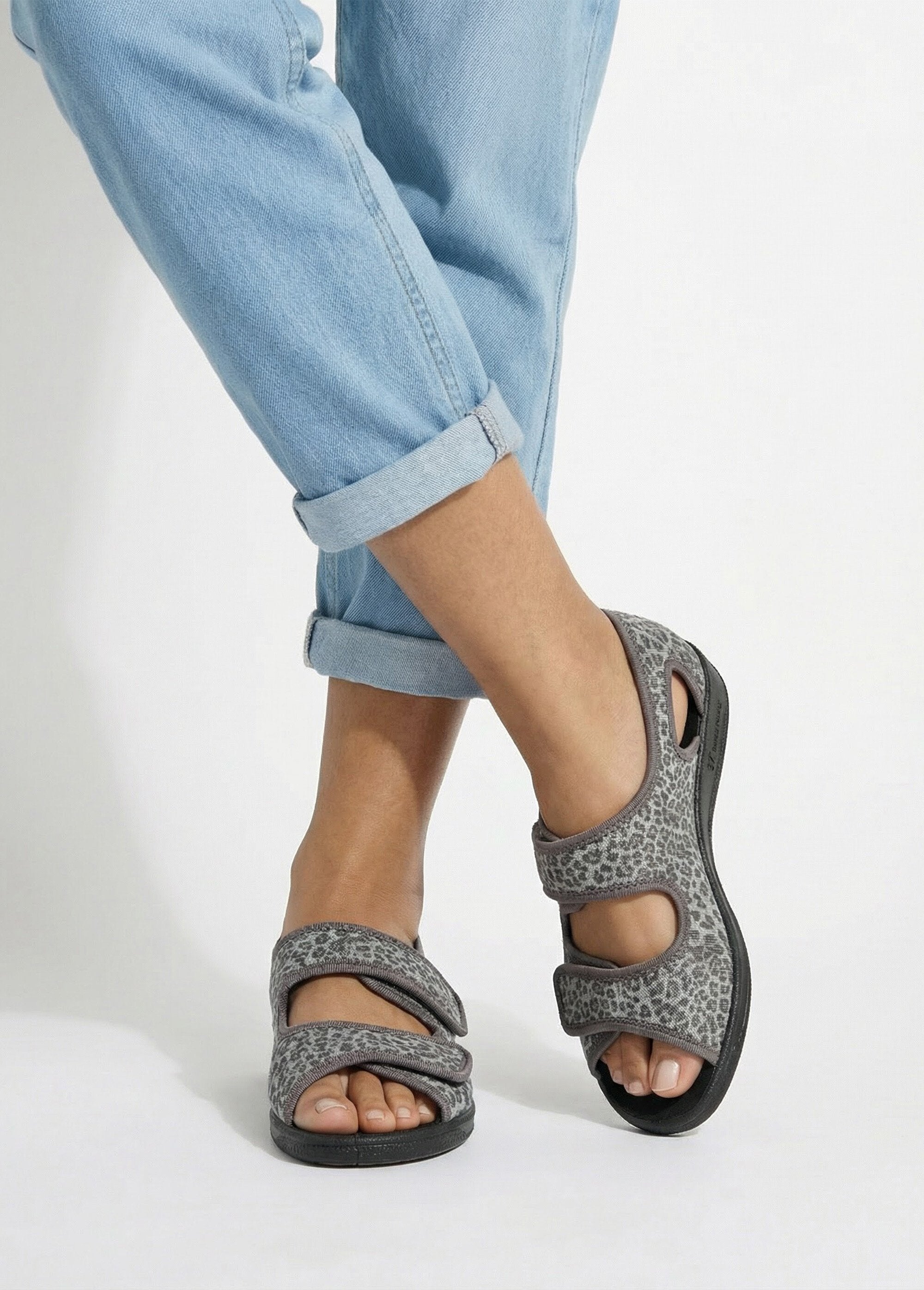 Comfort_width_vegan_sandals_Gray_SF1_slim