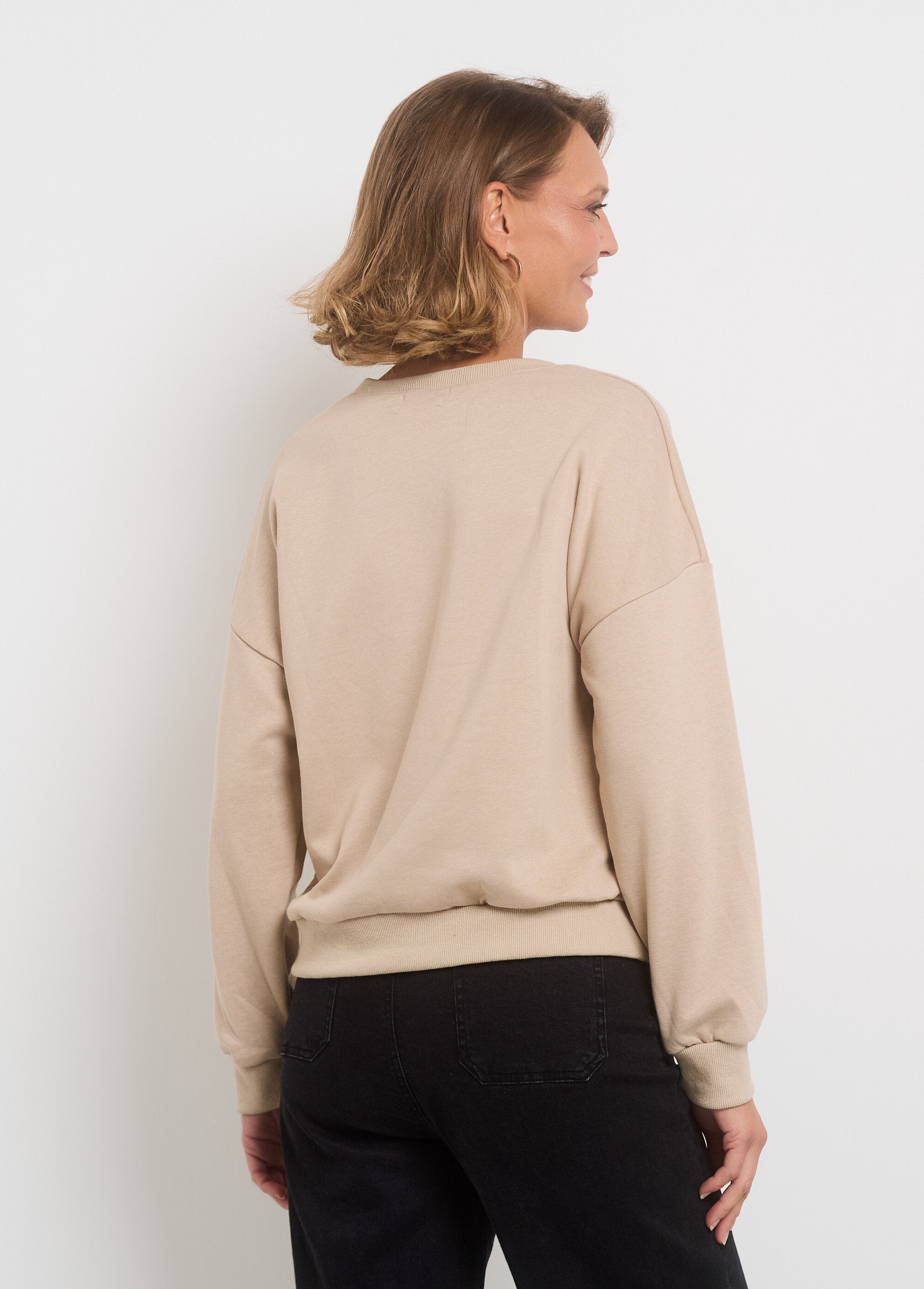 Heart_embroidered_fleece_sweatshirt_with_chest_Beige_DO1_slim