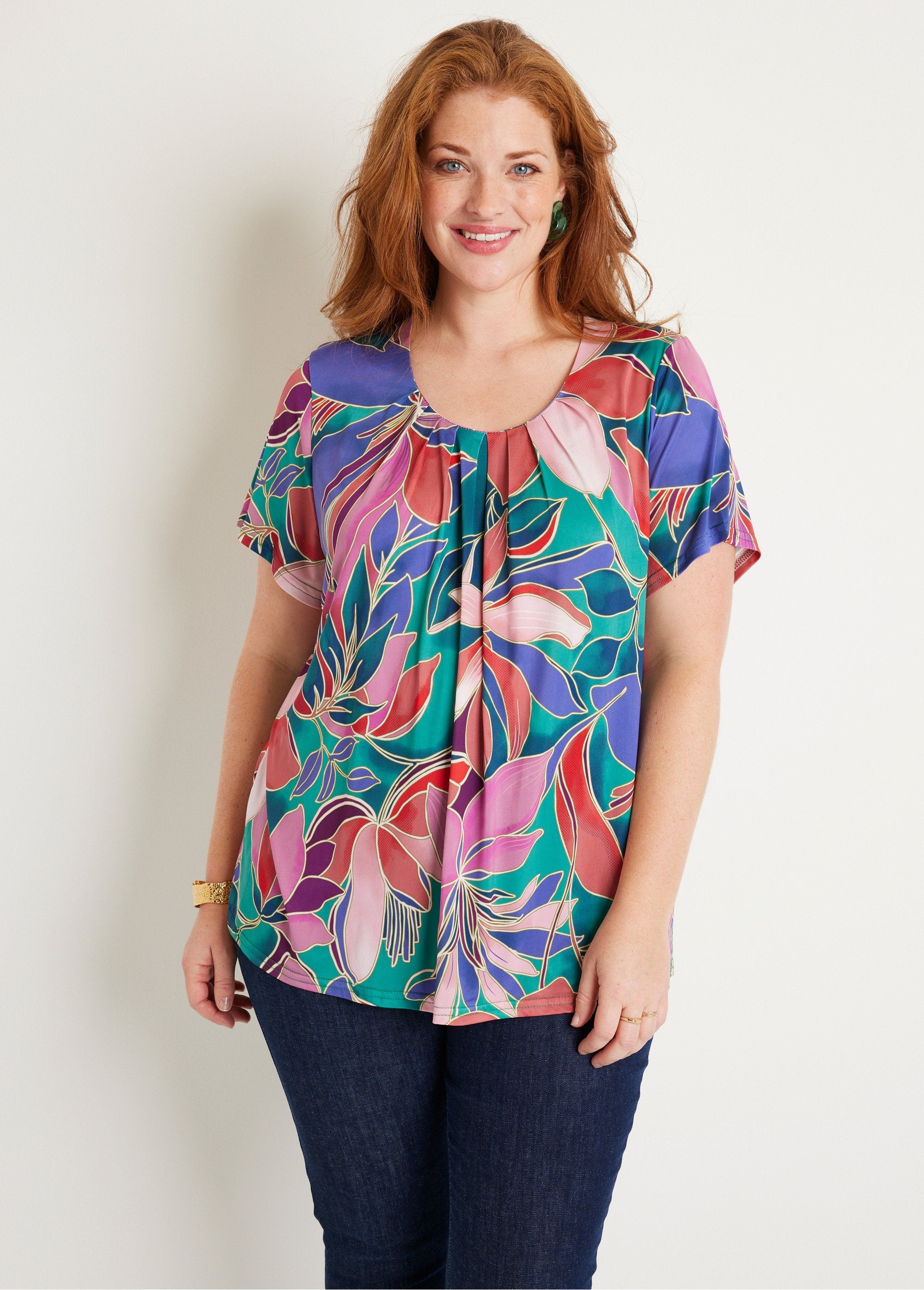 Loose_long_floral_t-shirt_with_short_sleeves_Pink_and_green_FA1_curvy