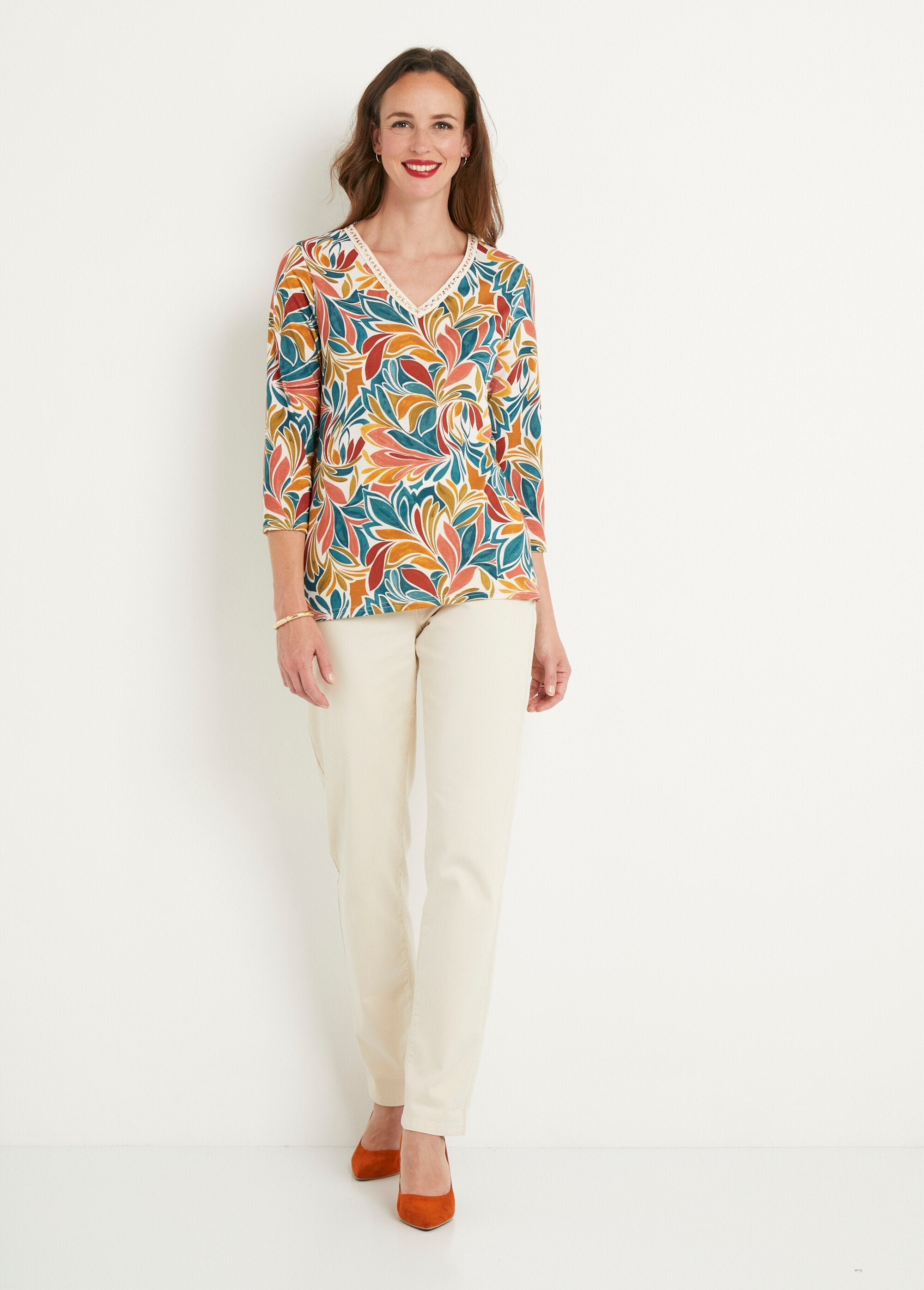 Printed_V-neck_stretch_short_T-shirt_Honey_and_aqua_SF1_slim