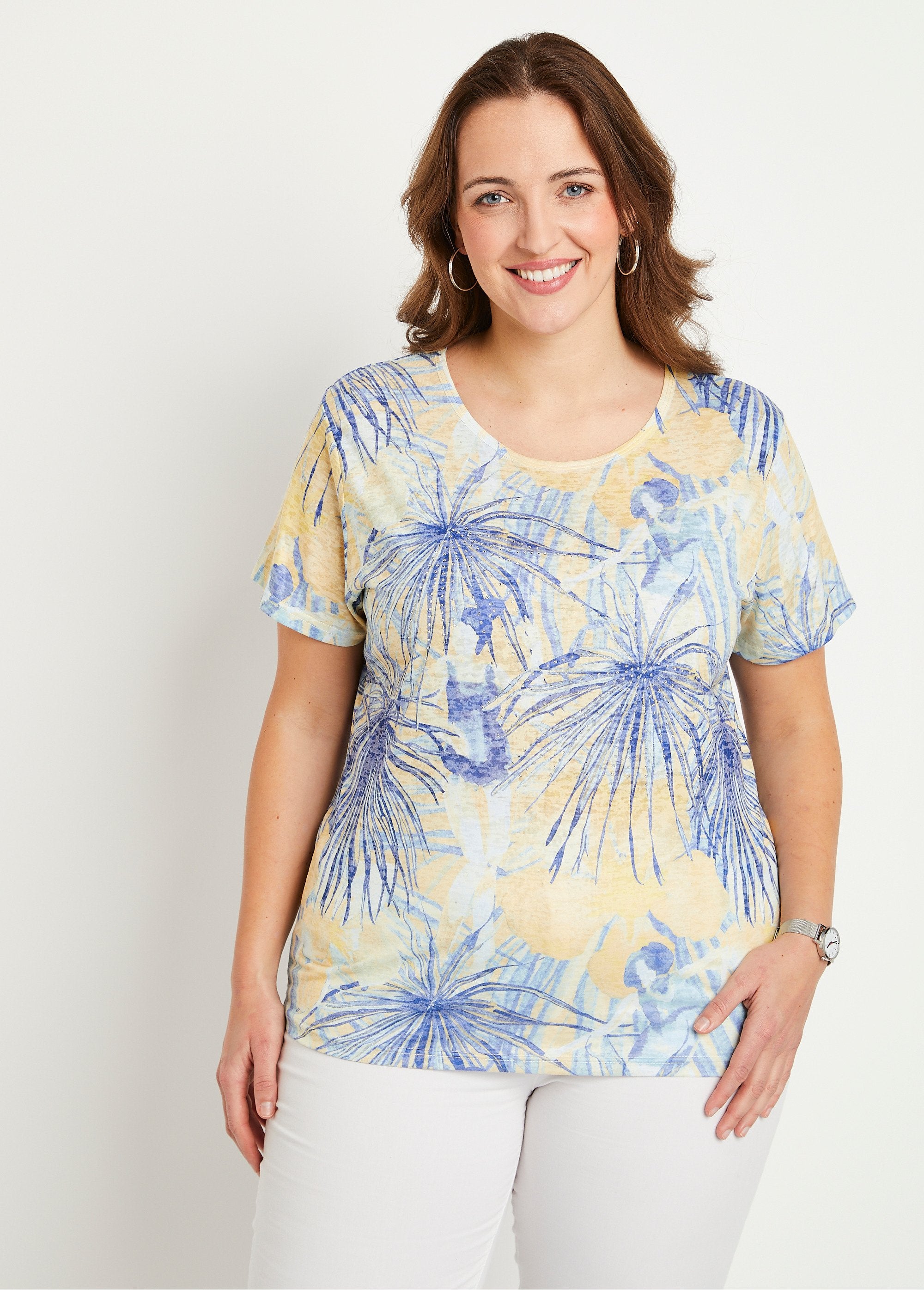 Short_patterned_and_rhinestone_t-shirt_Yellow_and_blue_FA1_curvy