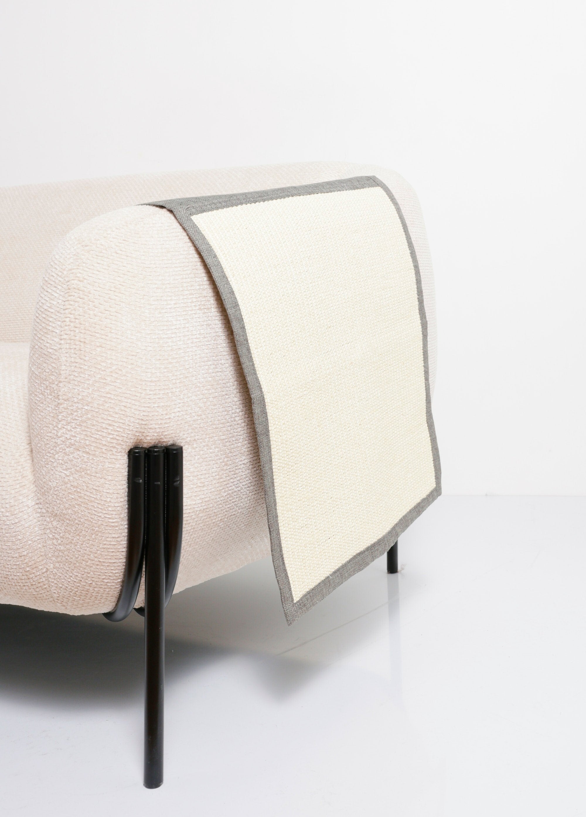 Portable_scratching_mat_for_sofa_Gray_DE2_slim