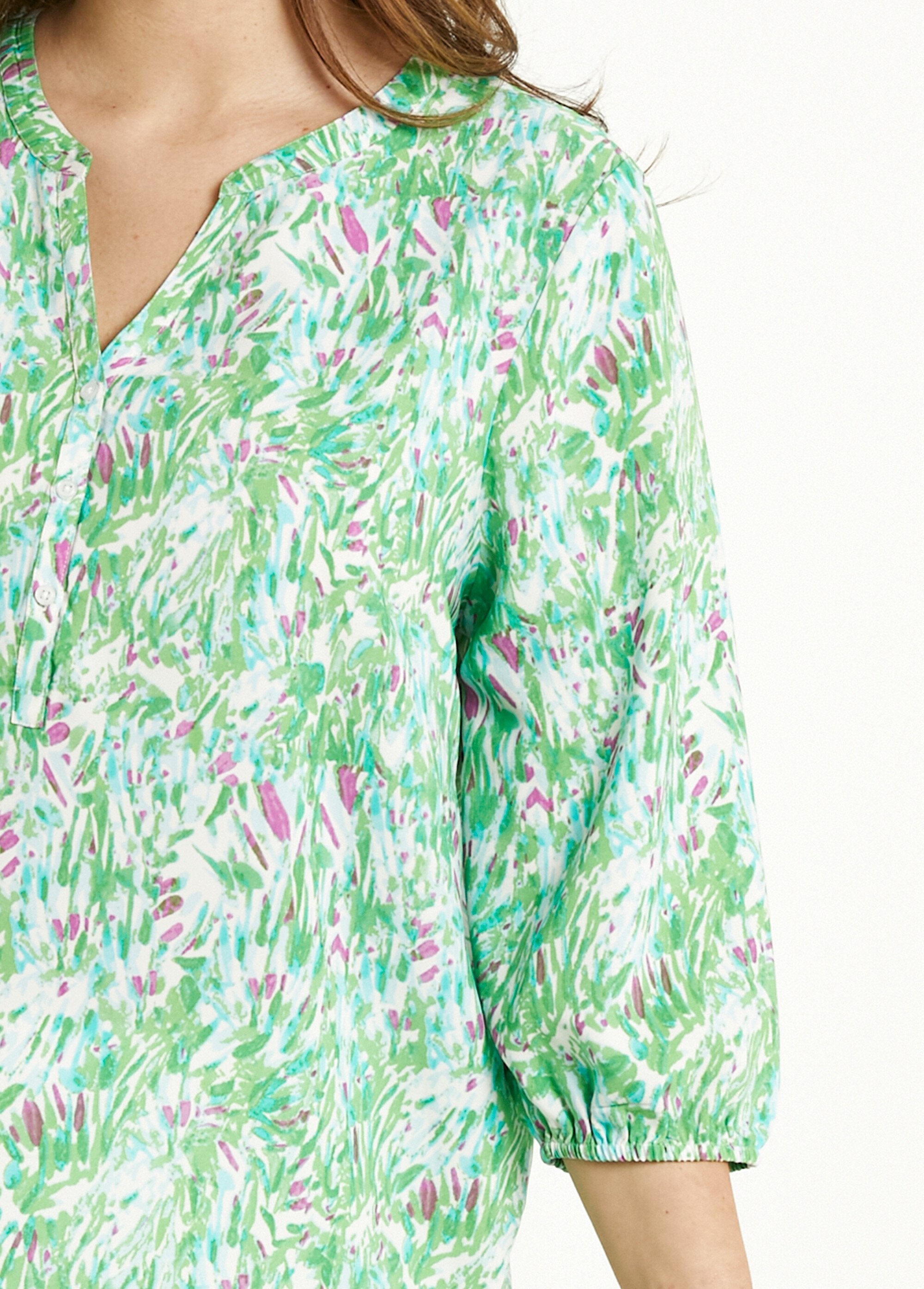 Loose_long_printed_tunic_with_3/4_sleeves_Green_print_DE1_curvy