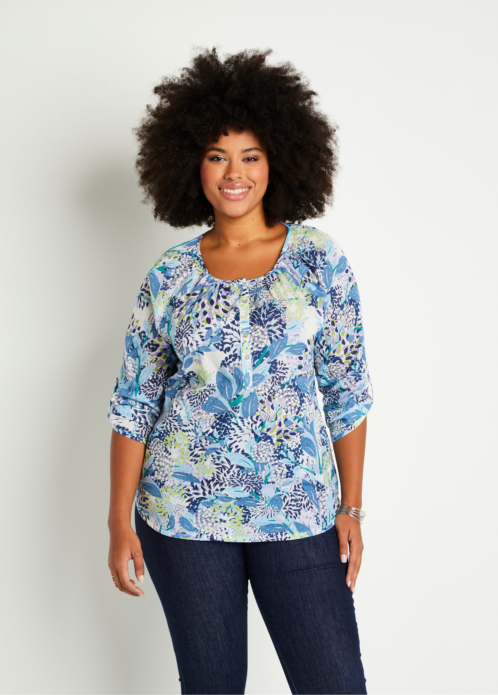 Long_floral_buttoned_tunic_Blue_and_white_FA2_curvy