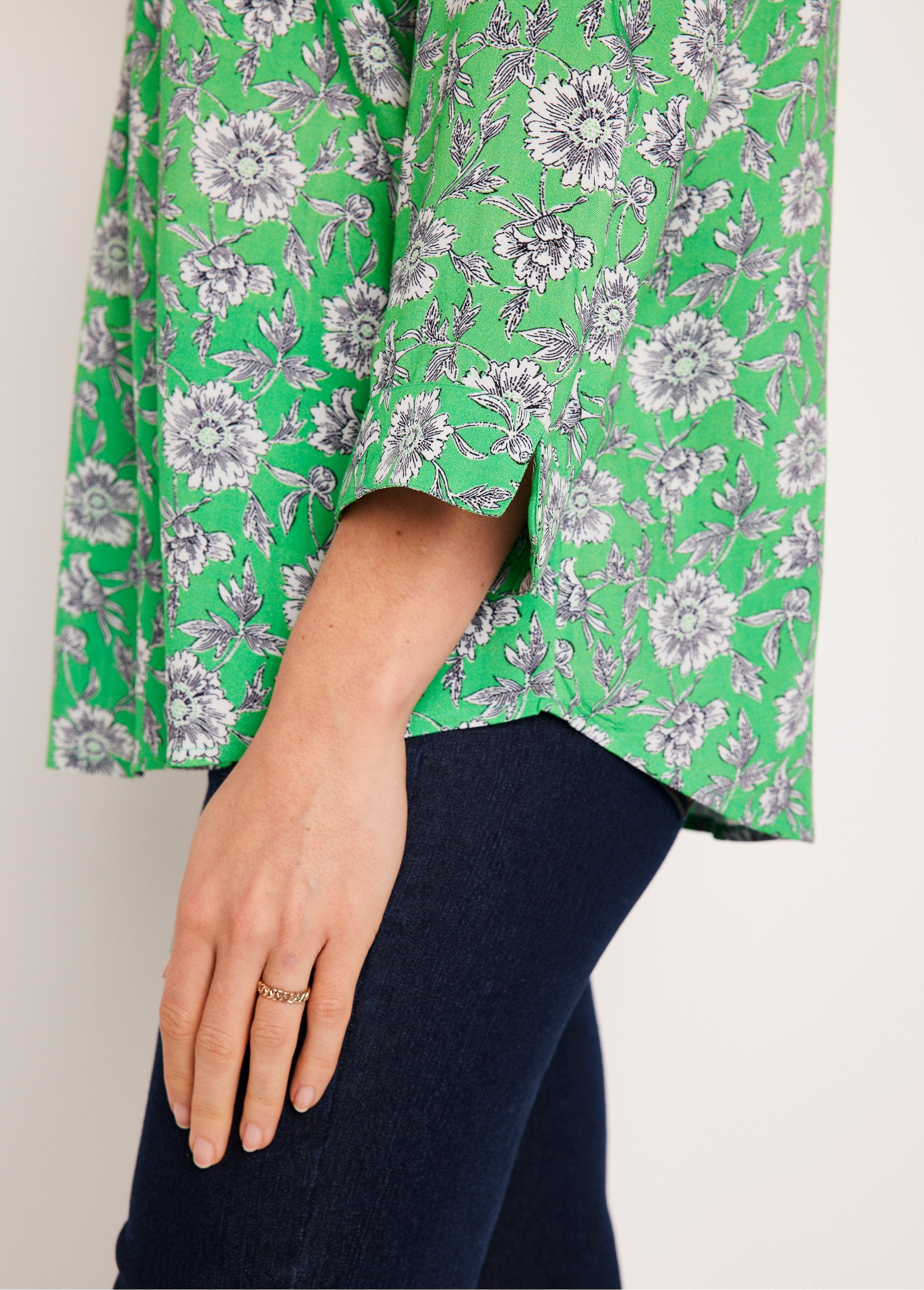 Long_flared_floral_tunic_Green_and_white_DE2_slim