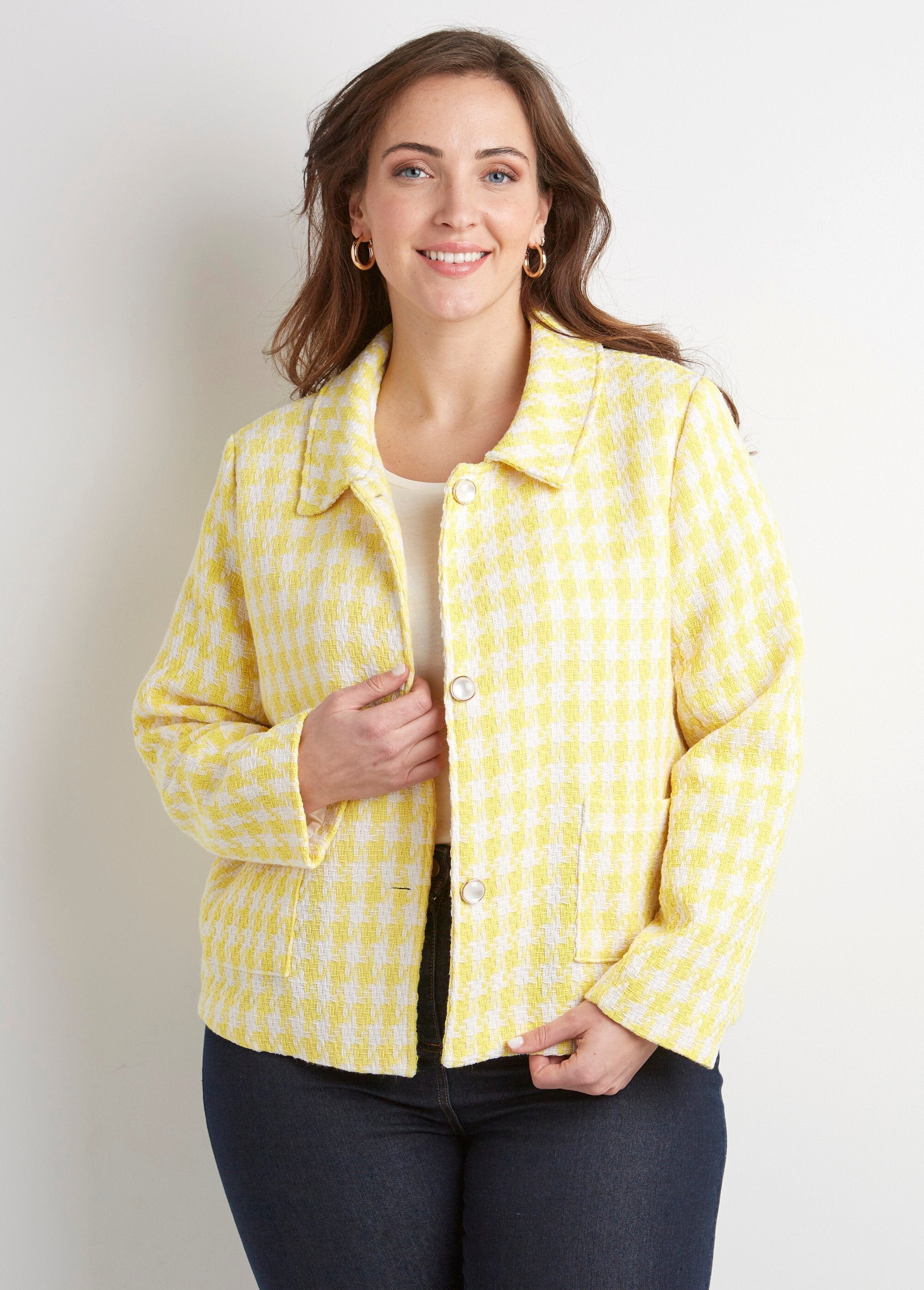 Short_houndstooth_jacket_Yellow_and_white_FA1_curvy