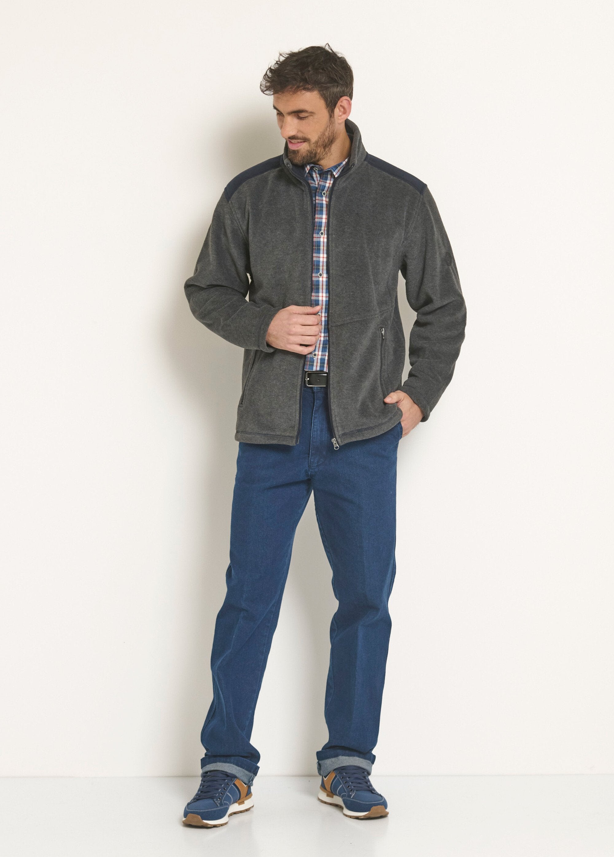 Warm_fleece_jacket_with_zip_and_stand-up_collar_Anthracite_SF1_slim