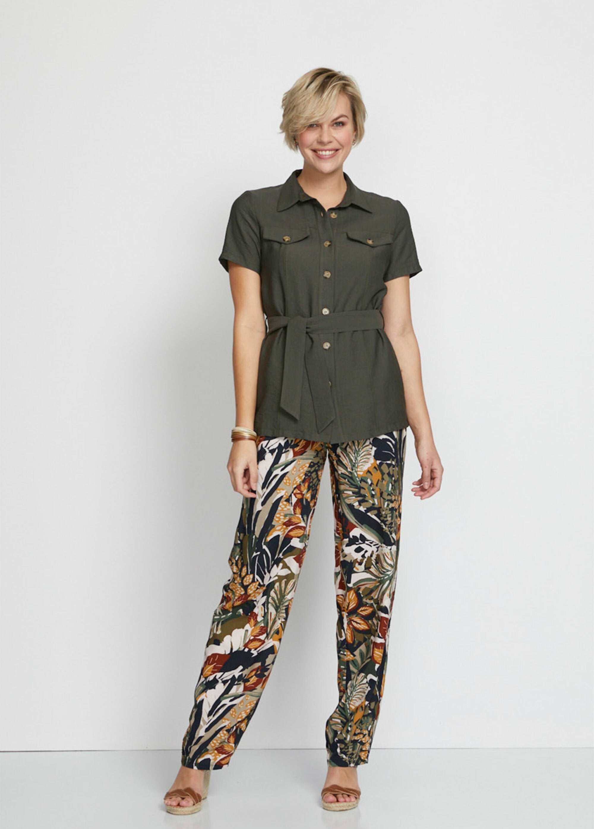 Short-sleeved_belted_safari_jacket_Khaki_SF1_slim