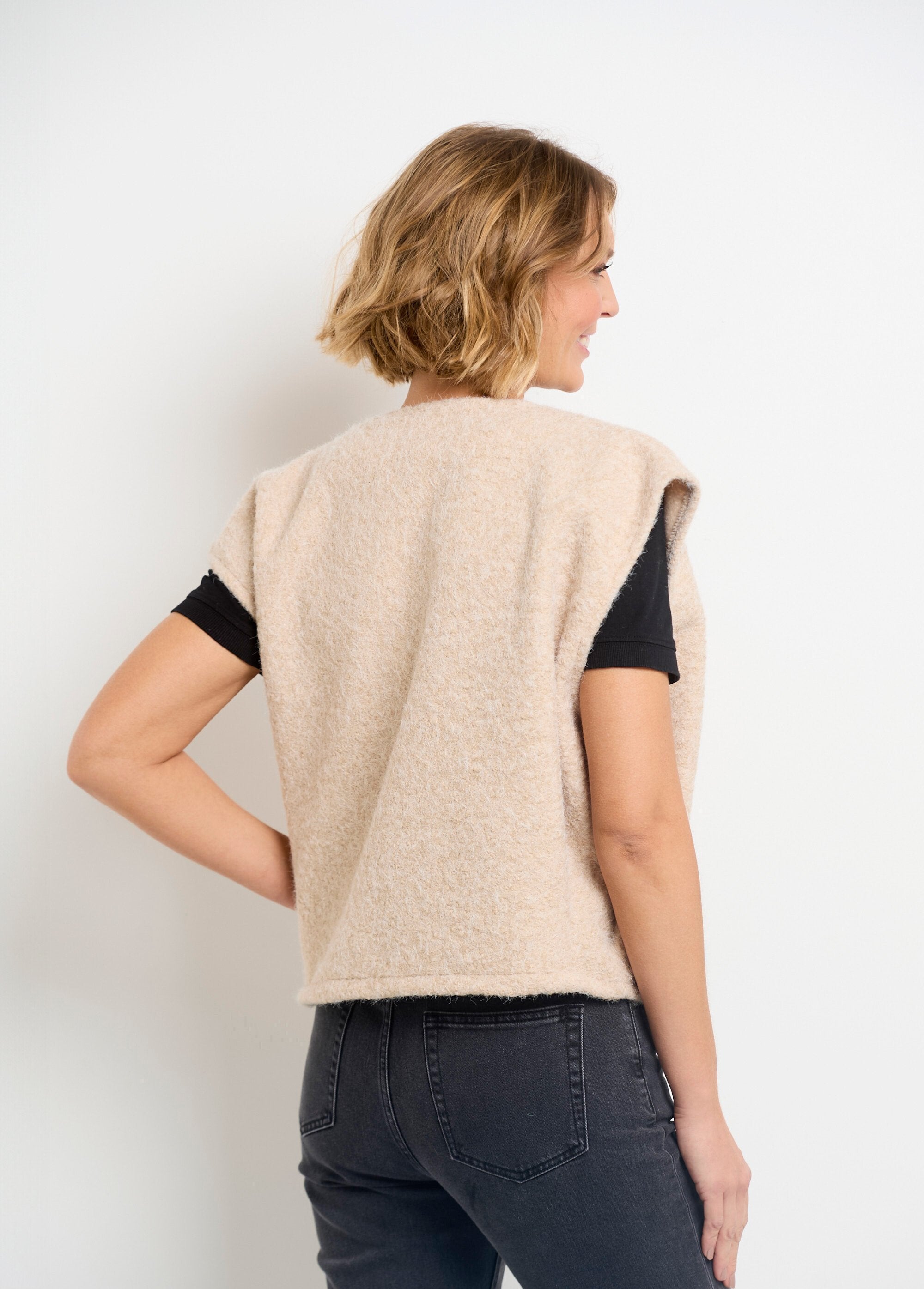 Sleeveless_wool-look_jacket_Beige_DO1_slim