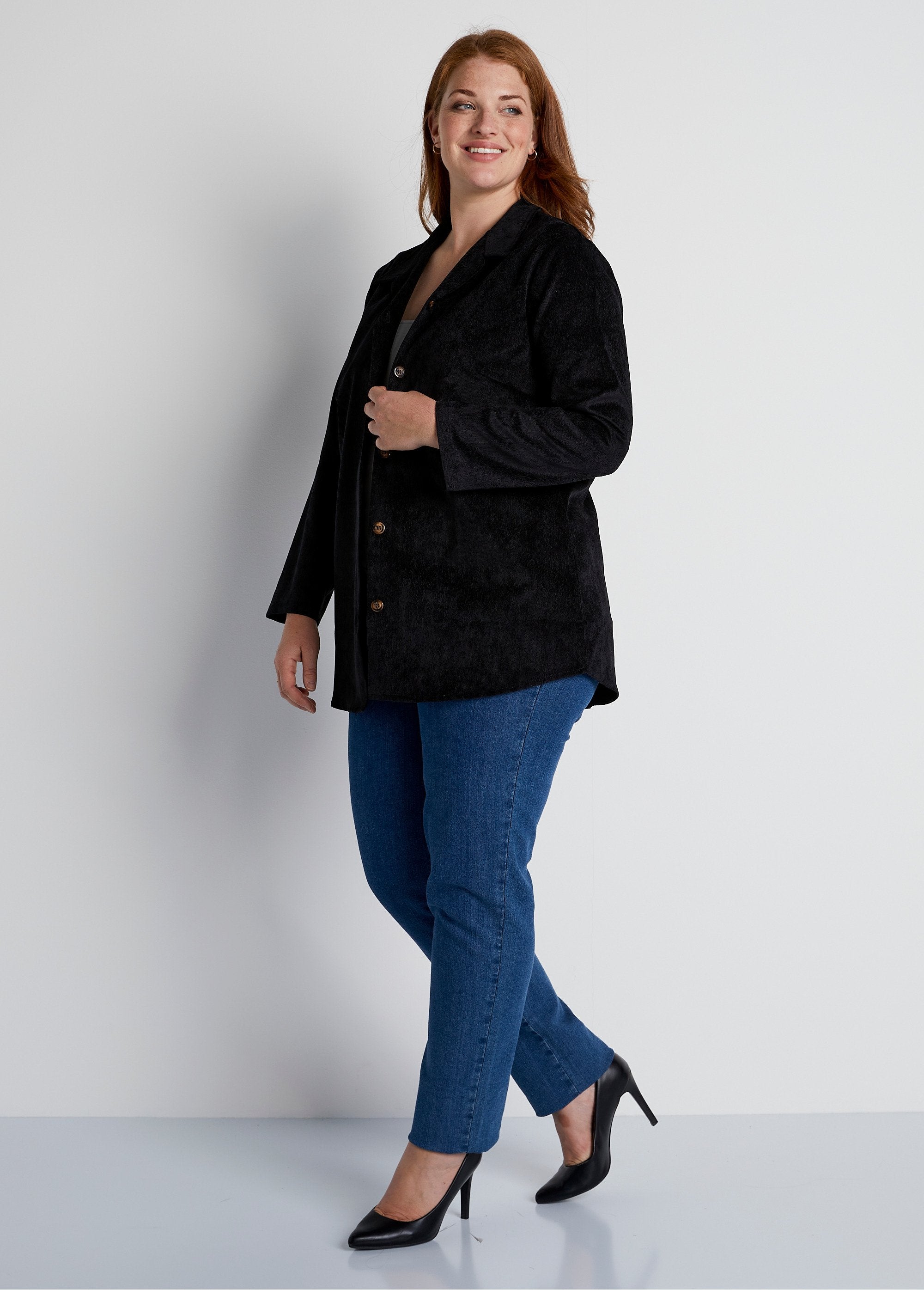 Milleraies_velvet_overshirt_jacket_with_tailored_collar_Black_SF1_curvy